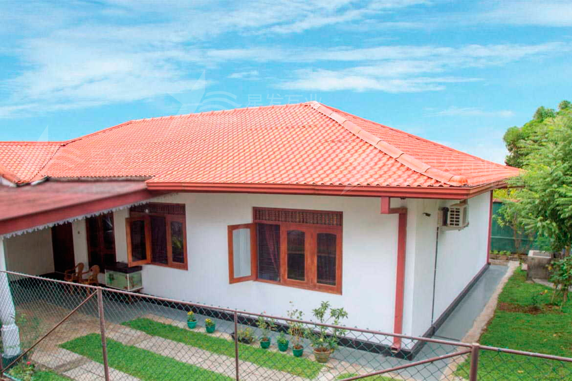 合成樹脂瓦和彩鋼瓦價(jià)格哪個(gè)更便宜，性價(jià)比誰(shuí)更高一些？