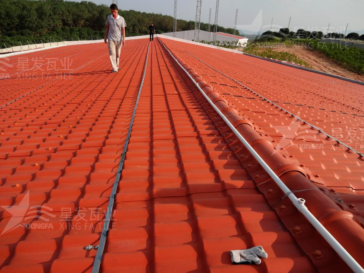 老舊房屋改造，準(zhǔn)備安裝樹(shù)脂瓦時(shí)，發(fā)現(xiàn)漏水，到底怎么解決呢？