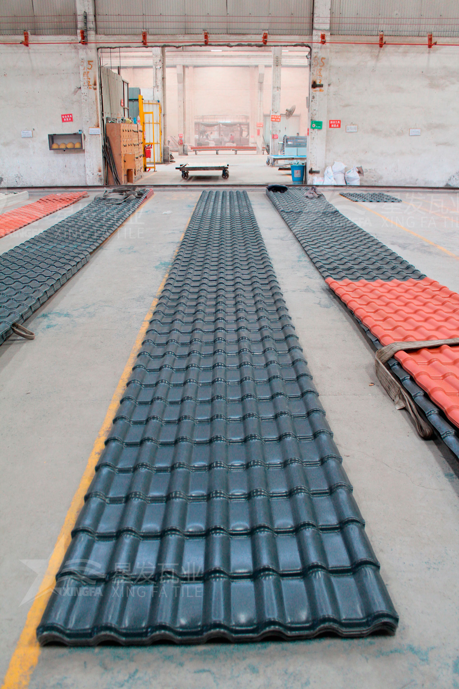 樹脂瓦白底和灰底哪個(gè)好？白底和灰底在質(zhì)量、價(jià)格上有啥區(qū)別？