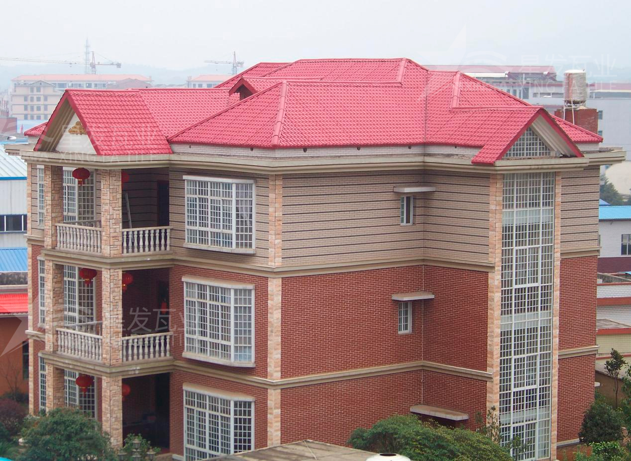 合成樹脂瓦綠色環(huán)保、節(jié)能減排，不會揮發(fā)出有毒的氣味！