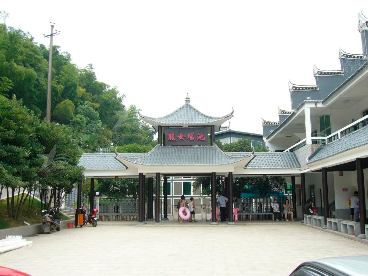 屋頂材料合成樹(shù)脂瓦和不銹鋼瓦哪個(gè)好？選擇很重要！