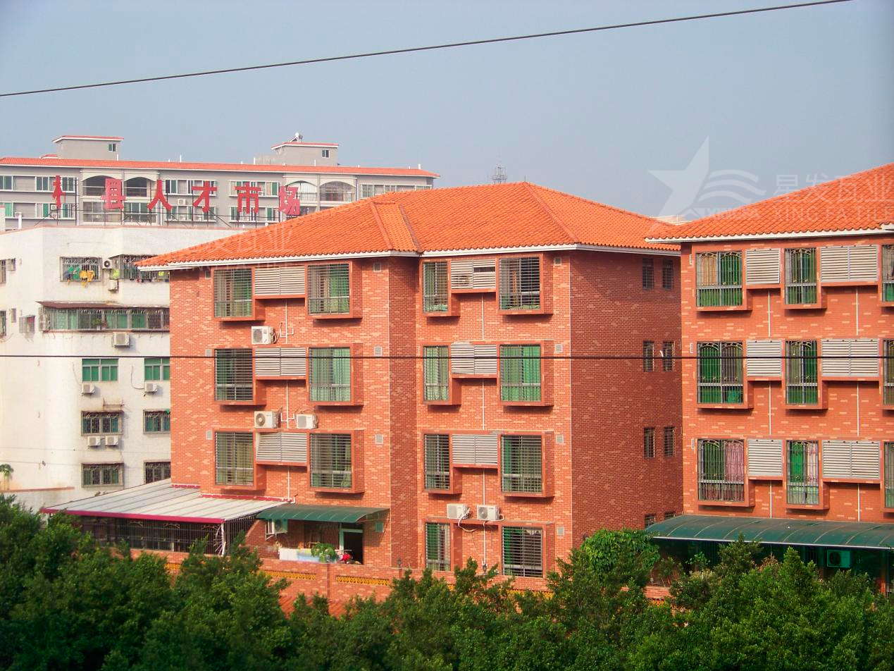 合成樹脂瓦要定期翻新維護(hù)嗎？逐漸取代彩鋼瓦，應(yīng)用越來越廣泛！