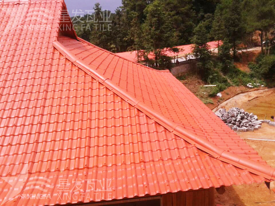 潮濕天氣不是問題！樹脂瓦輕松應(yīng)對挑戰(zhàn)！