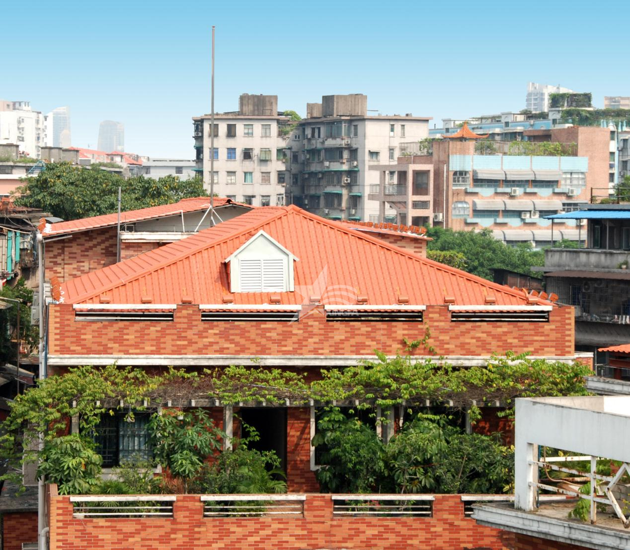 新農(nóng)村建房：琉璃瓦與合成樹(shù)脂瓦對(duì)比，何者更適合？