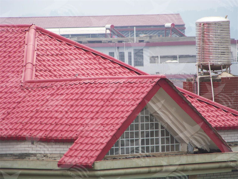 樹脂瓦 VS 琉璃瓦：哪個更適合您的屋頂？